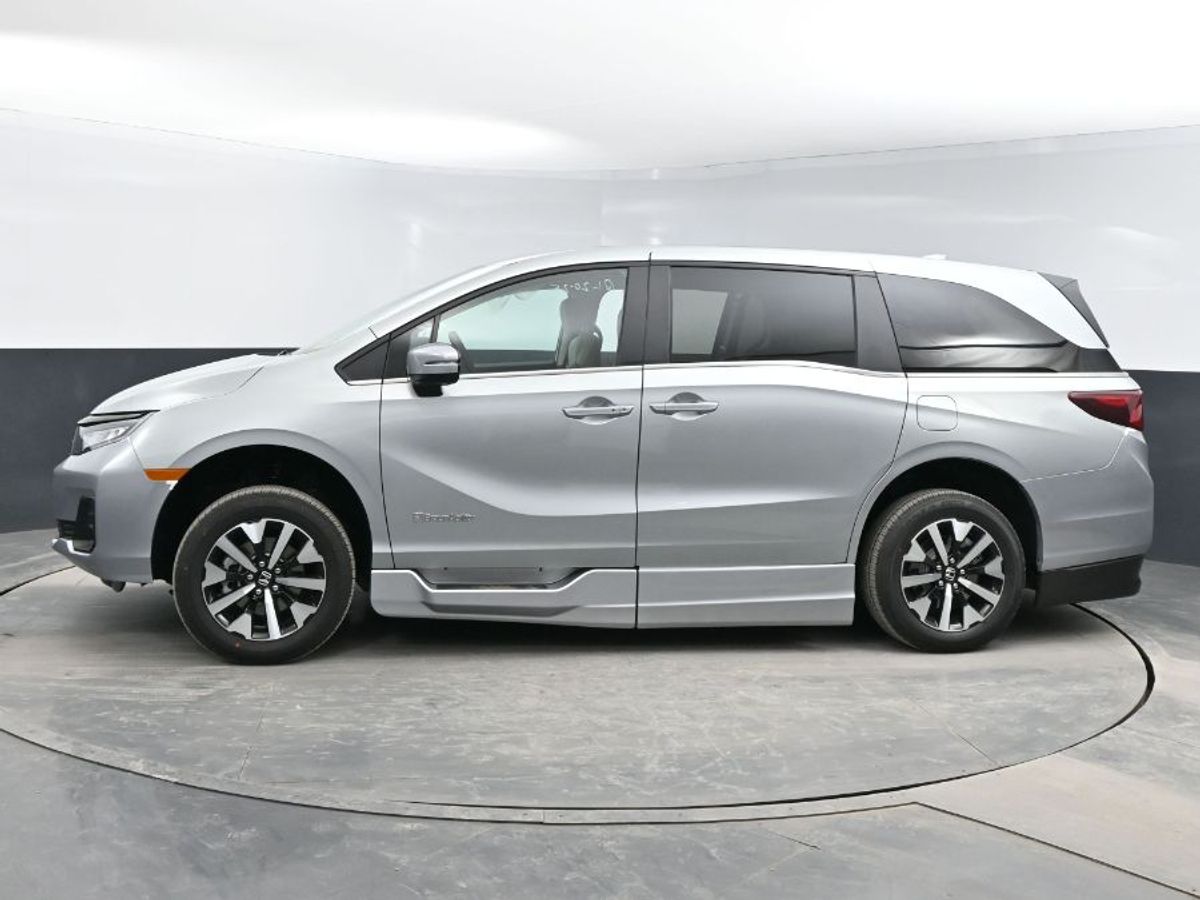 Silver Honda Odyssey image number 3