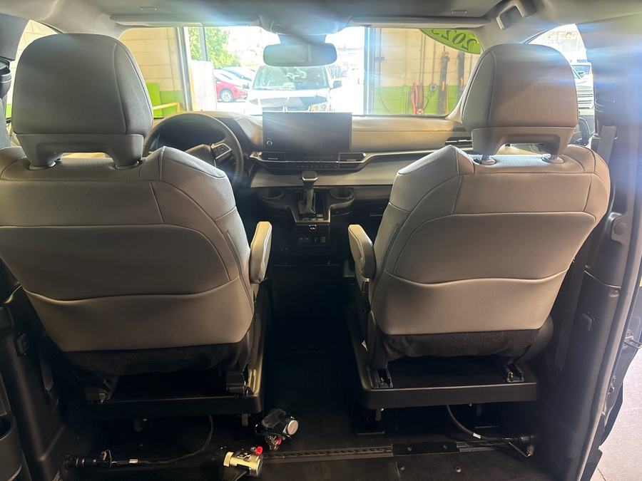 Black Toyota Sienna image number 12