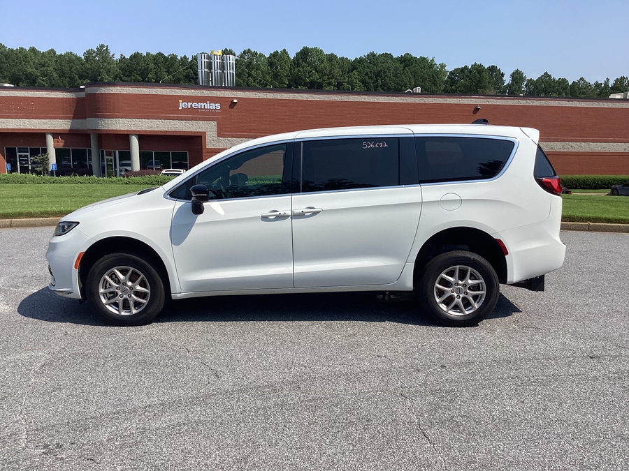 White Chrysler Pacifica image number 2
