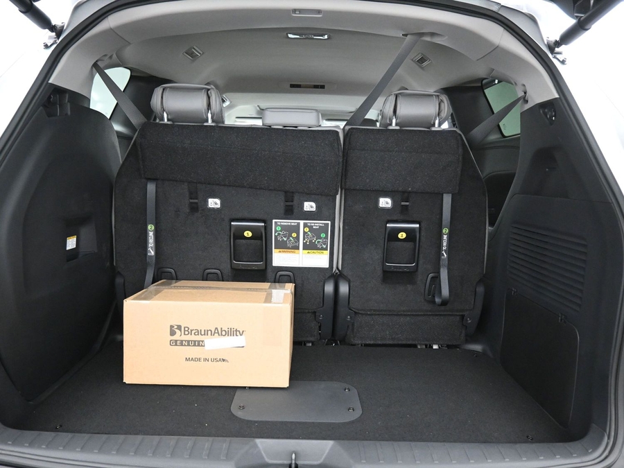 New 2025 Toyota Sienna Hybrid XLE Base - BraunAbility Side Entry Entry Fold Out Automatic Ramp