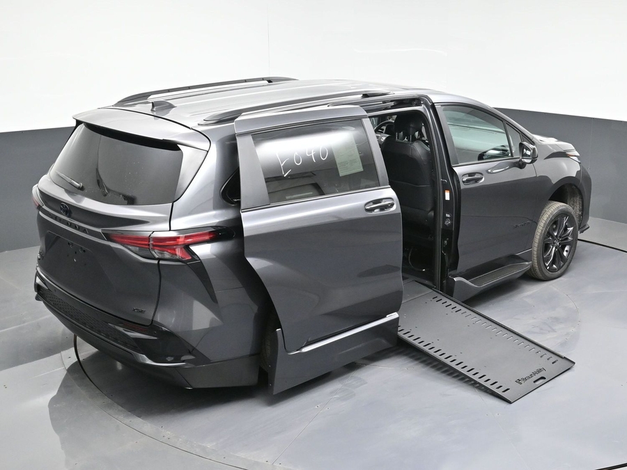 New 2025 Toyota Sienna Hybrid XSE Sport - BraunAbility Side Entry Entry In Floor Automatic Ramp