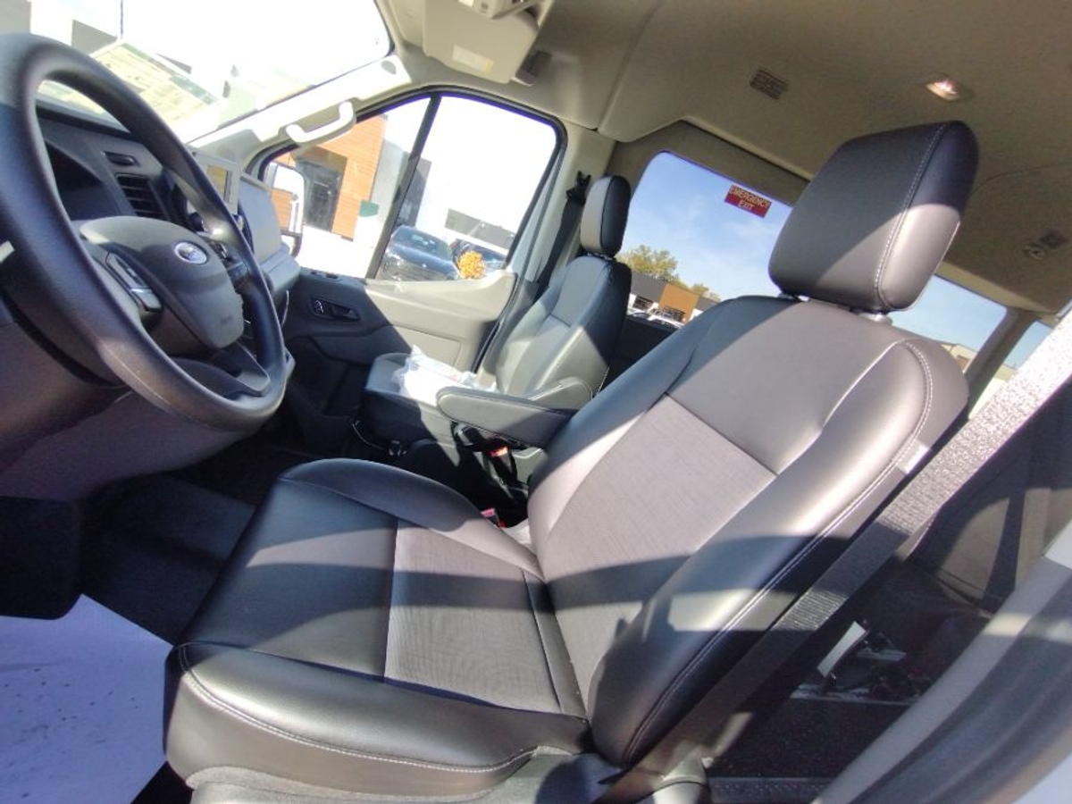 White Ford T350 image number 13