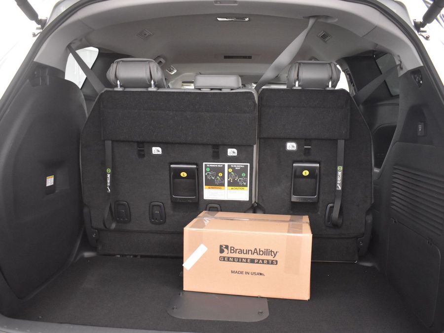 New 2025 Toyota Sienna Hybrid XLE Plus - BraunAbility Side Entry Entry In Floor Automatic Ramp