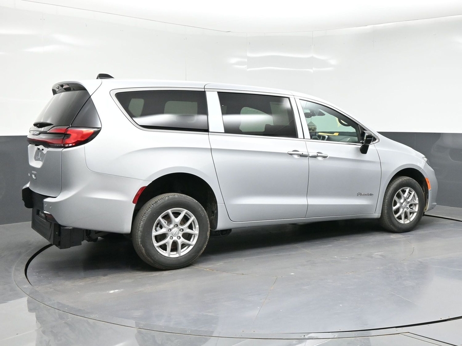 2026 Chrysler Pacifica Select - Photo 26