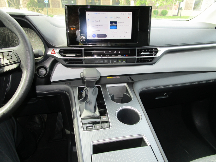White Toyota Sienna image number 12