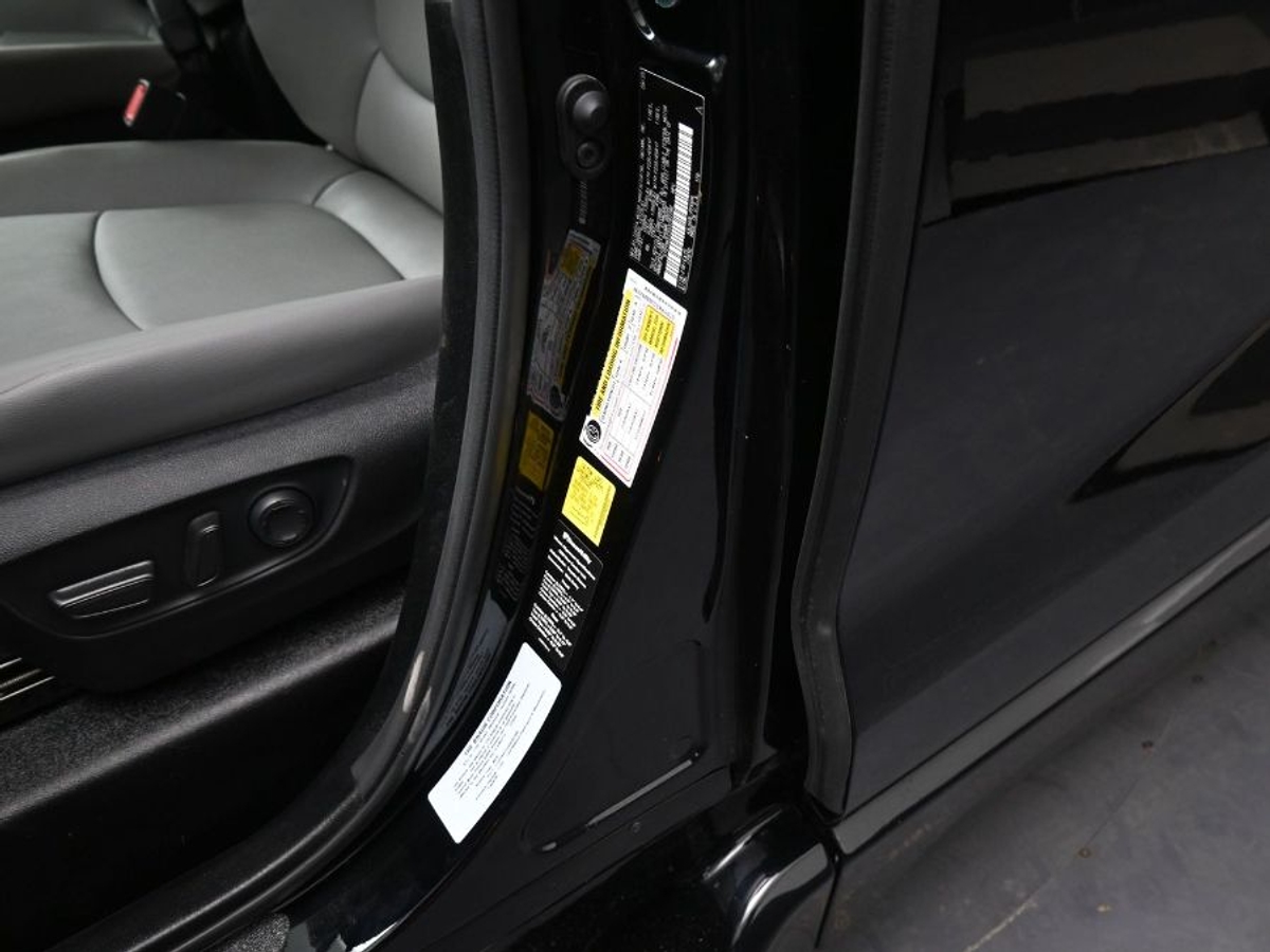 Black Toyota Sienna image number 18