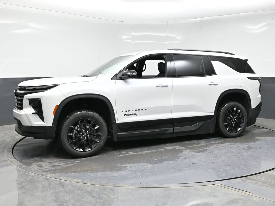 New 2025 Chevrolet Traverse 1LT Midnight - BraunAbility Side Entry Entry In Floor Automatic Ramp