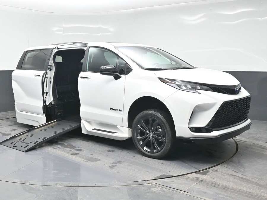 New 2025 Toyota Sienna Hybrid XSE Sport - BraunAbility Side Entry Entry Fold Out Automatic Ramp