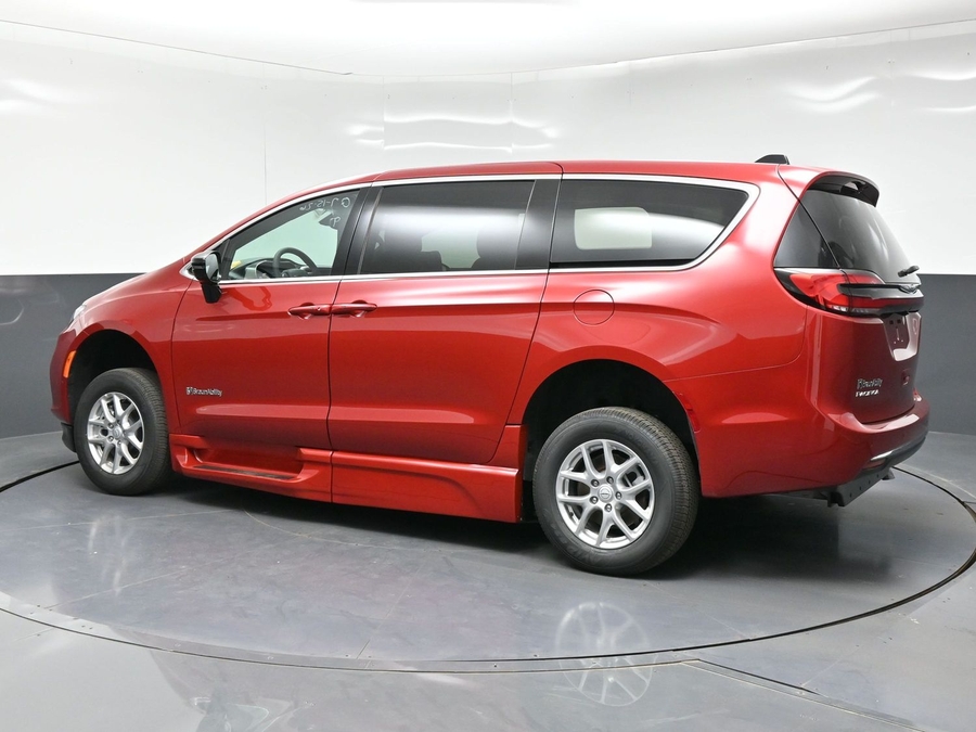 New 2026 Chrysler Pacifica Select Safety - BraunAbility Side Entry In Floor Automatic Ramp