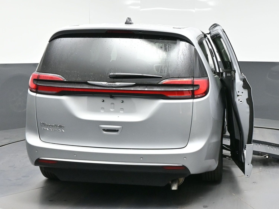 New 2026 Chrysler Pacifica Select - BraunAbility Side Entry Fold Out Automatic Ramp