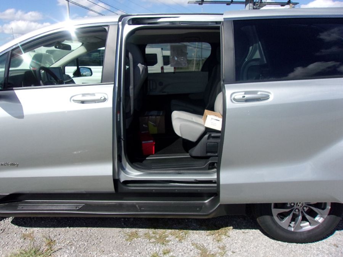 2025 TOYOTA SIENNA - Image 13