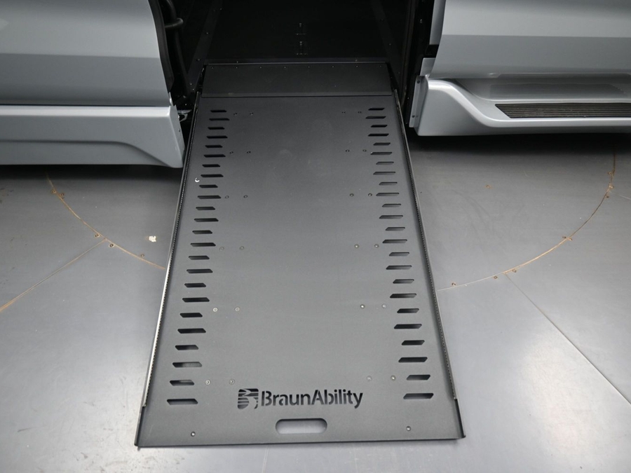 New 2026 Toyota Sienna Hybrid XSE Sport - BraunAbility Side Entry In Floor Automatic Ramp
