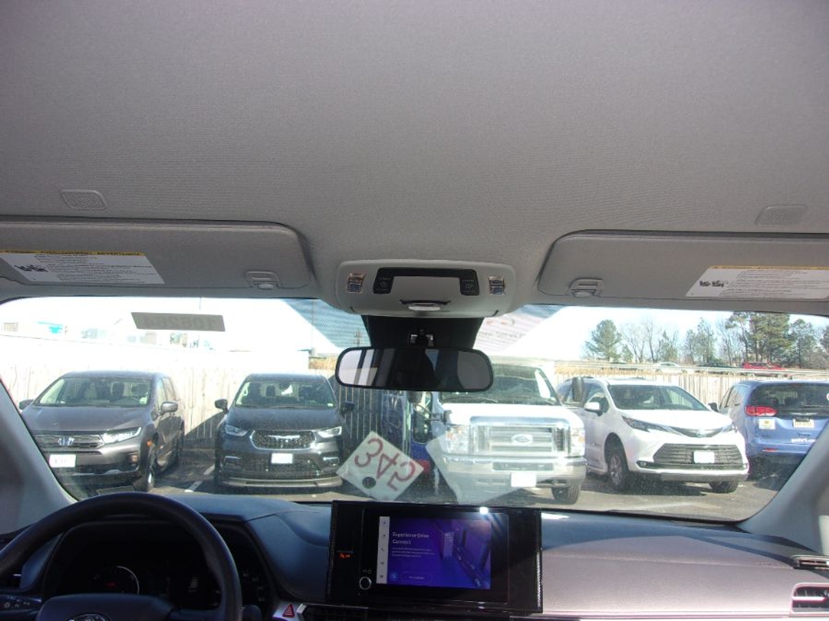 2025 TOYOTA SIENNA - Image 10