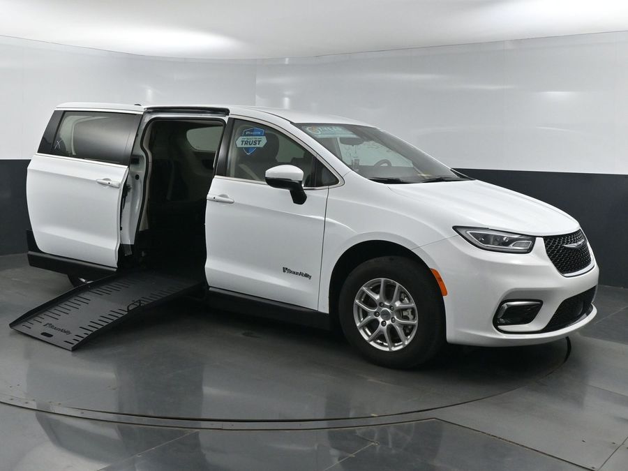 Used 2023 Chrysler Pacifica Touring L - BraunAbility Side Entry Entry Fold Out Manual Ramp