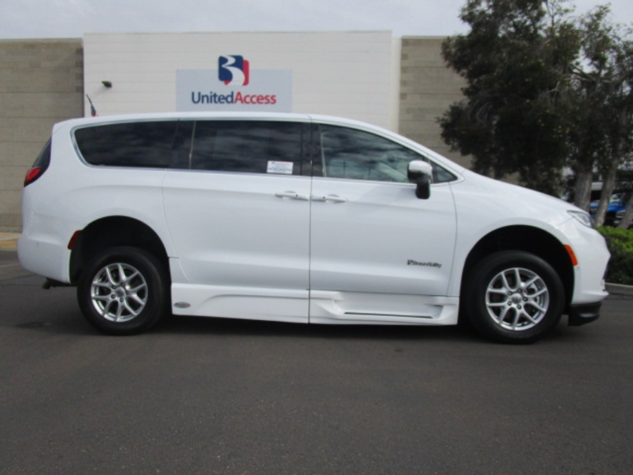 Used 2023 Chrysler Pacifica Touring L Safety - BraunAbility Side Entry Entry In Floor Automatic Ramp