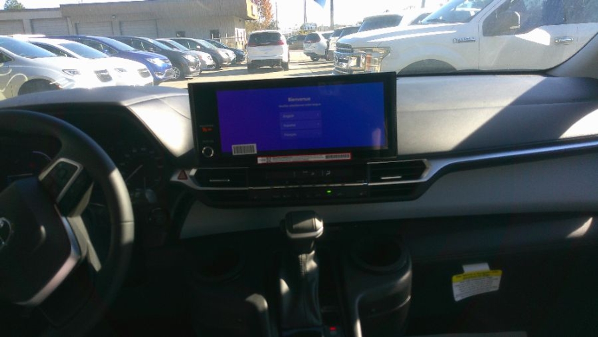 2025 TOYOTA SIENNA - Image 11