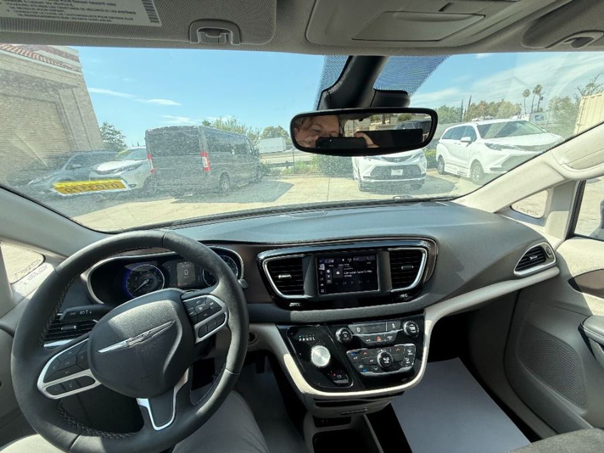 2024 CHRYSLER VOYAGER - Image 13