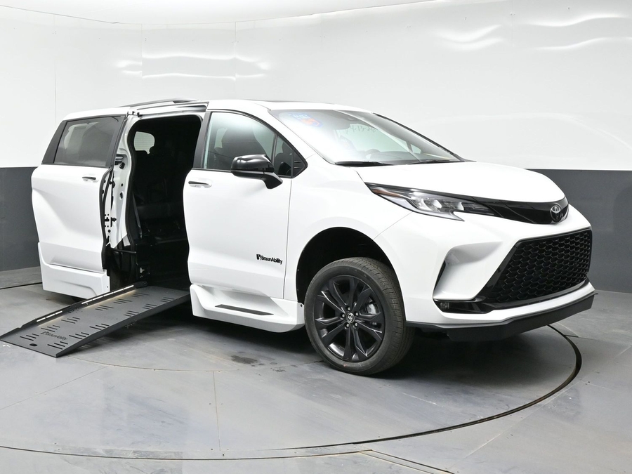 New 2026 Toyota Sienna Hybrid XSE Sport - BraunAbility Side Entry Entry Fold Out Automatic Ramp