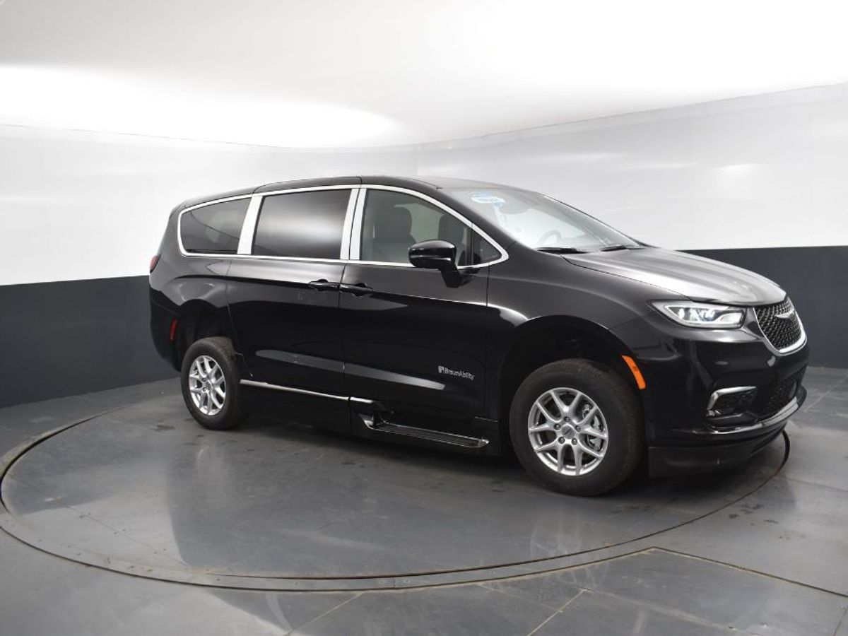 2025 CHRYSLER PACIFICA - Image 9