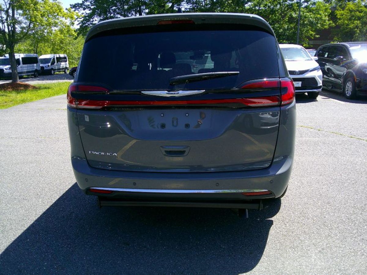 Chrysler Pacifica gris imagen numero 7