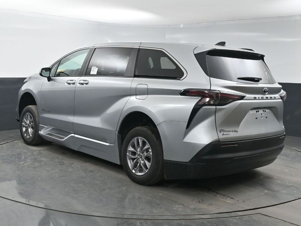2025 TOYOTA SIENNA - Image 2