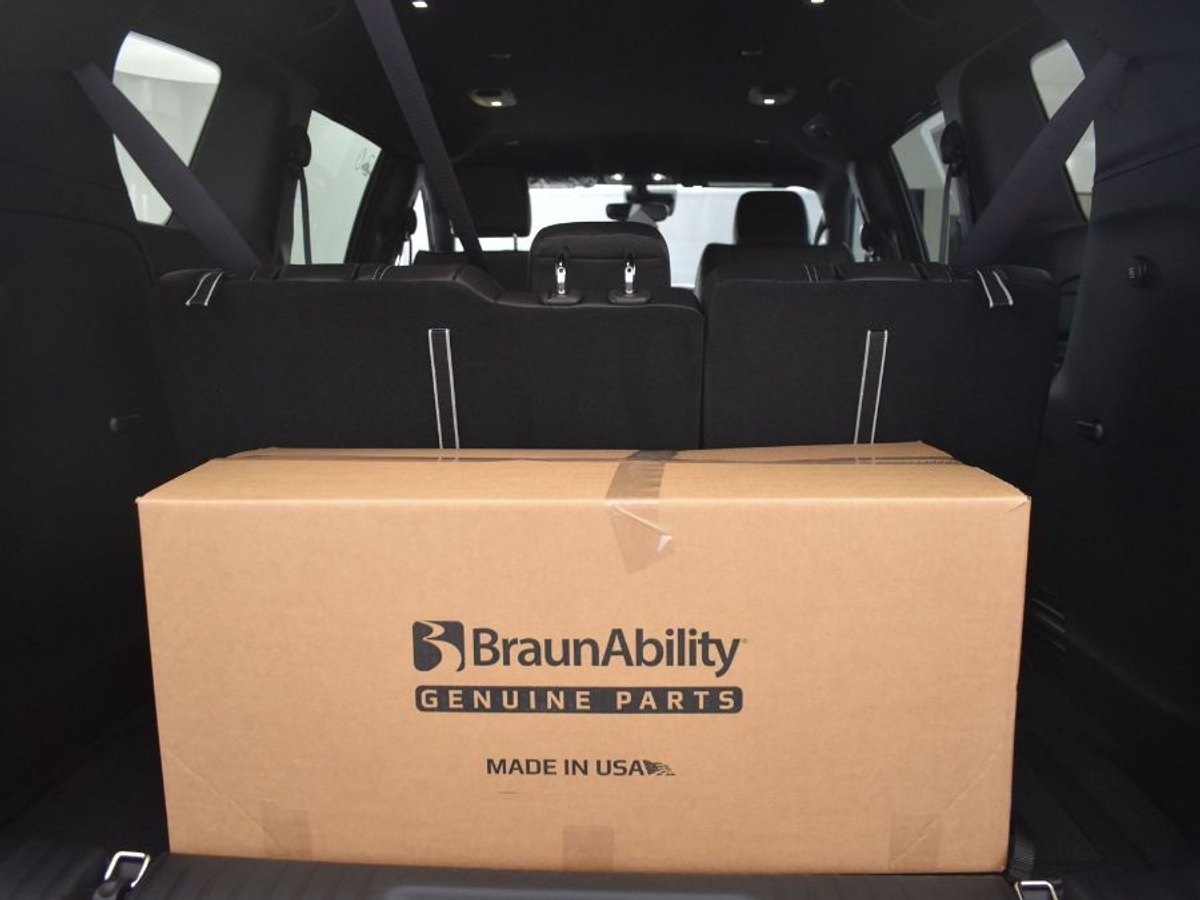 Grey Chrysler Pacifica image number 21