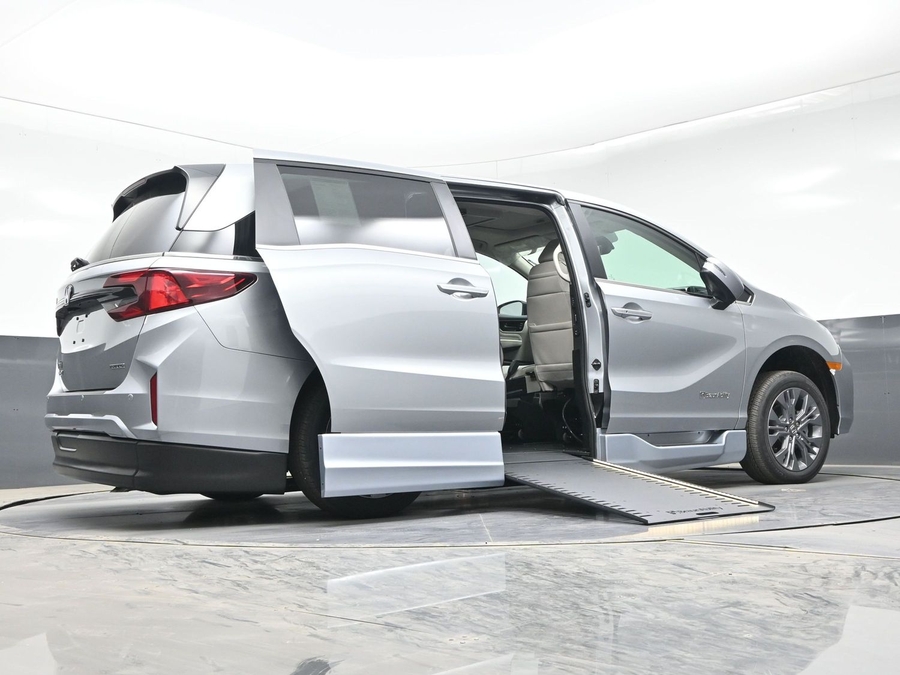 New 2026 Honda Odyssey Touring - BraunAbility Side Entry In Floor Automatic Ramp