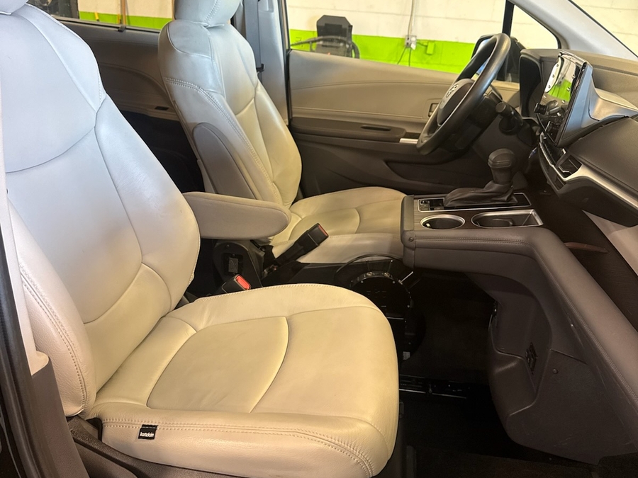 Black Toyota Sienna image number 8