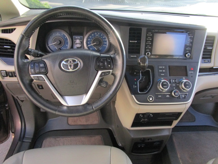 Used 2020 Toyota Sienna XLE Base - BraunAbility Side Entry Entry Fold Out Automatic Ramp