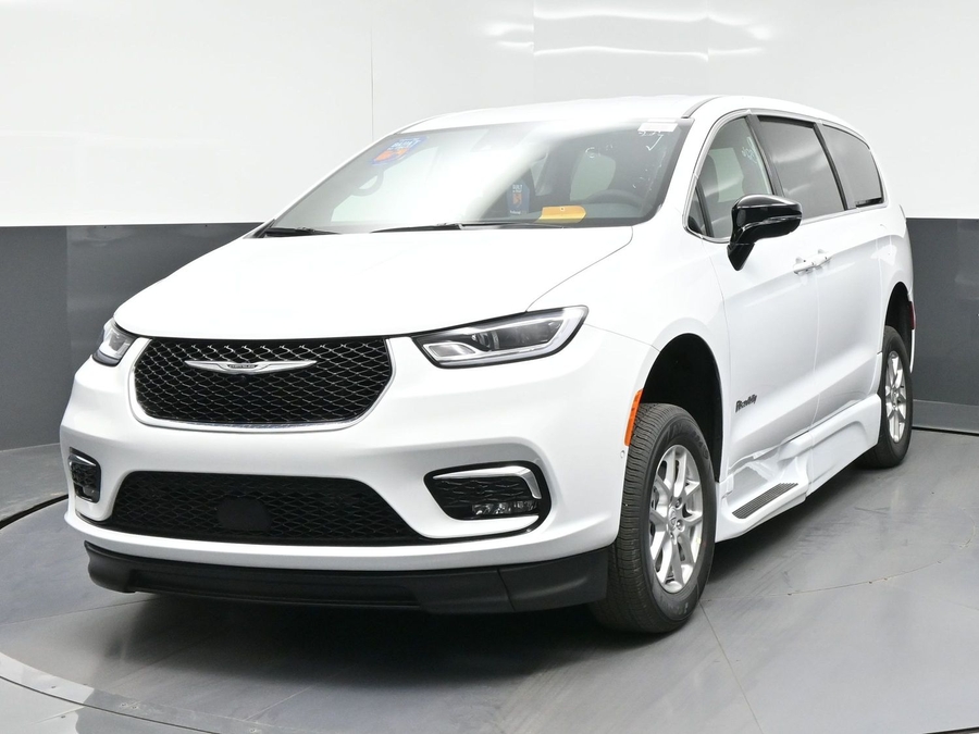 White Chrysler Pacifica image number 9