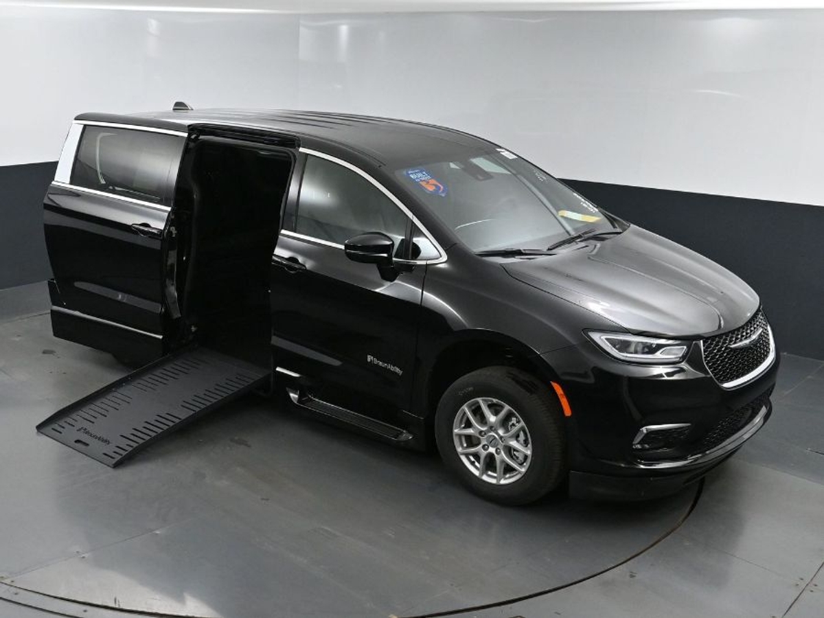 2025 CHRYSLER PACIFICA - Image 23