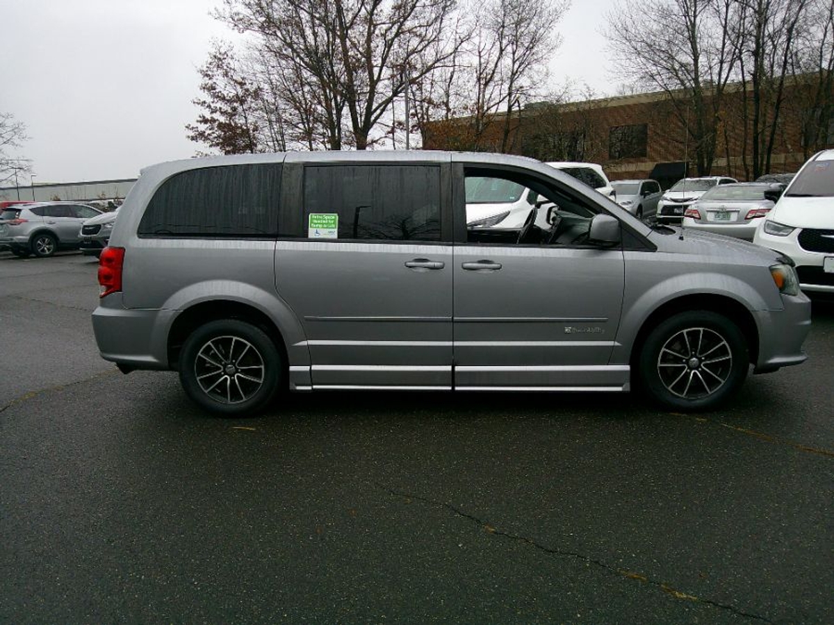 2015 DODGE GRAND CARAVAN - Image 13
