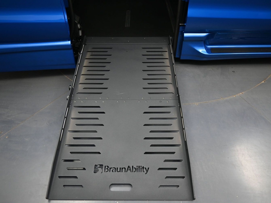 New 2026 Chrysler Pacifica Select Sport - BraunAbility Side Entry Entry Fold Out Automatic Ramp