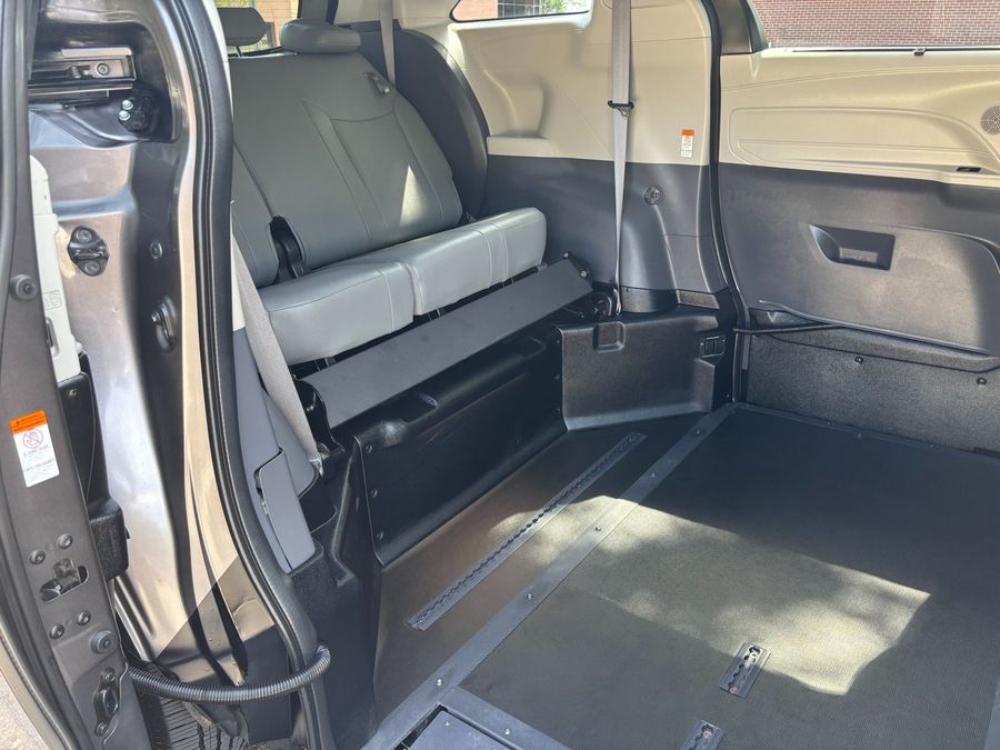 Used 2023 Toyota Sienna Hybrid XLE - BraunAbility Side Entry Entry In Floor Automatic Ramp