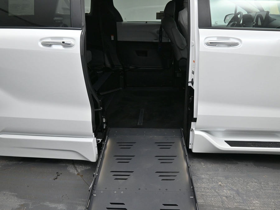New 2026 Toyota Sienna Hybrid XLE Add - BraunAbility Side Entry Entry Fold Out Automatic Ramp