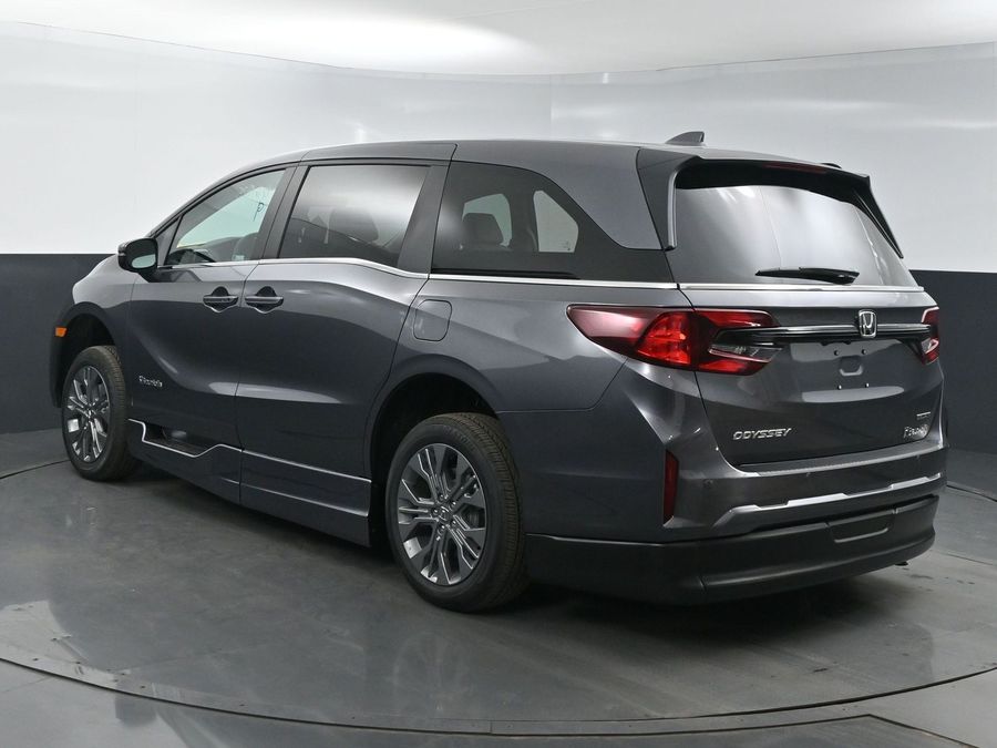 New 2025 Honda Odyssey Touring - BraunAbility Side Entry Entry In Floor Automatic Ramp