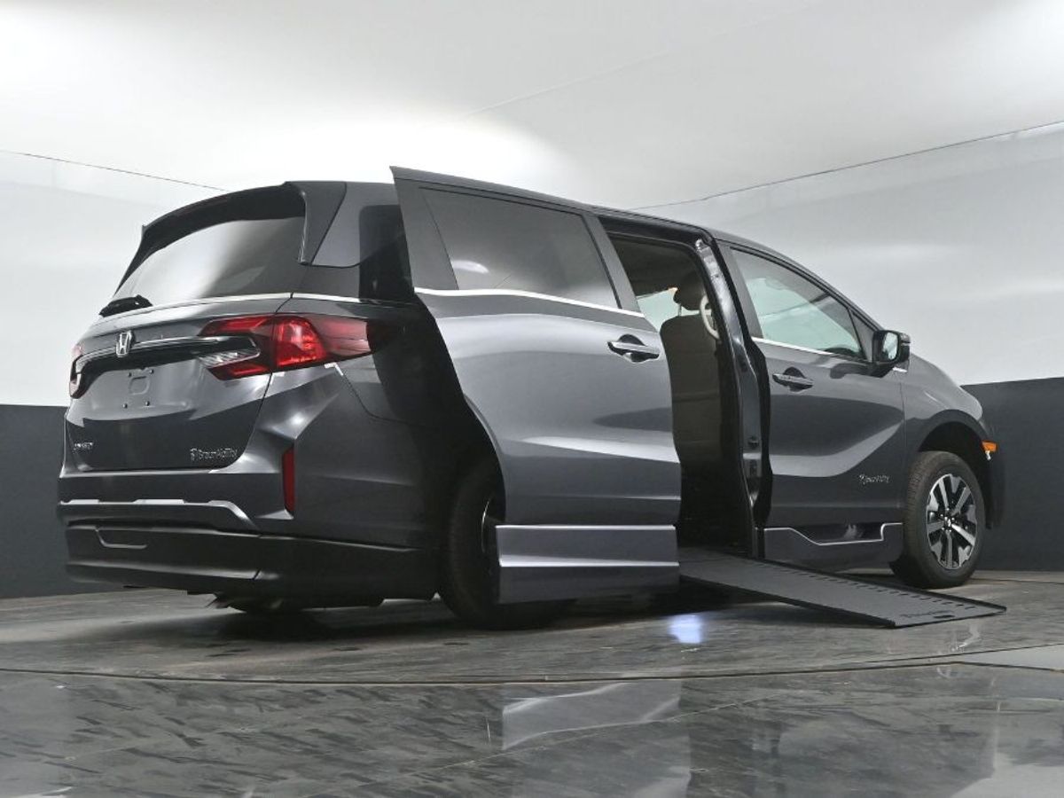 Grey Honda Odyssey image number 21