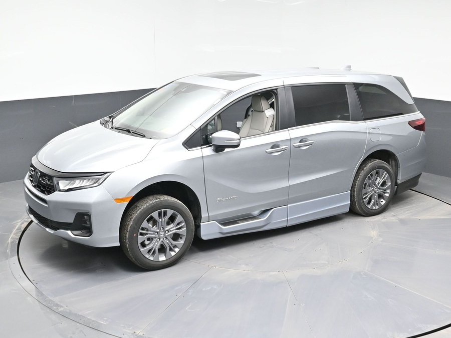 New 2026 Honda Odyssey Touring - BraunAbility Side Entry Entry In Floor Automatic Ramp