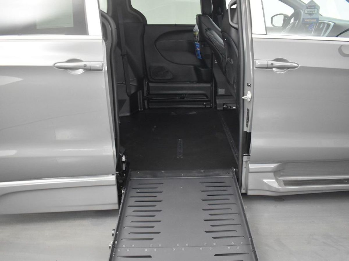 2025 CHRYSLER PACIFICA - Image 12