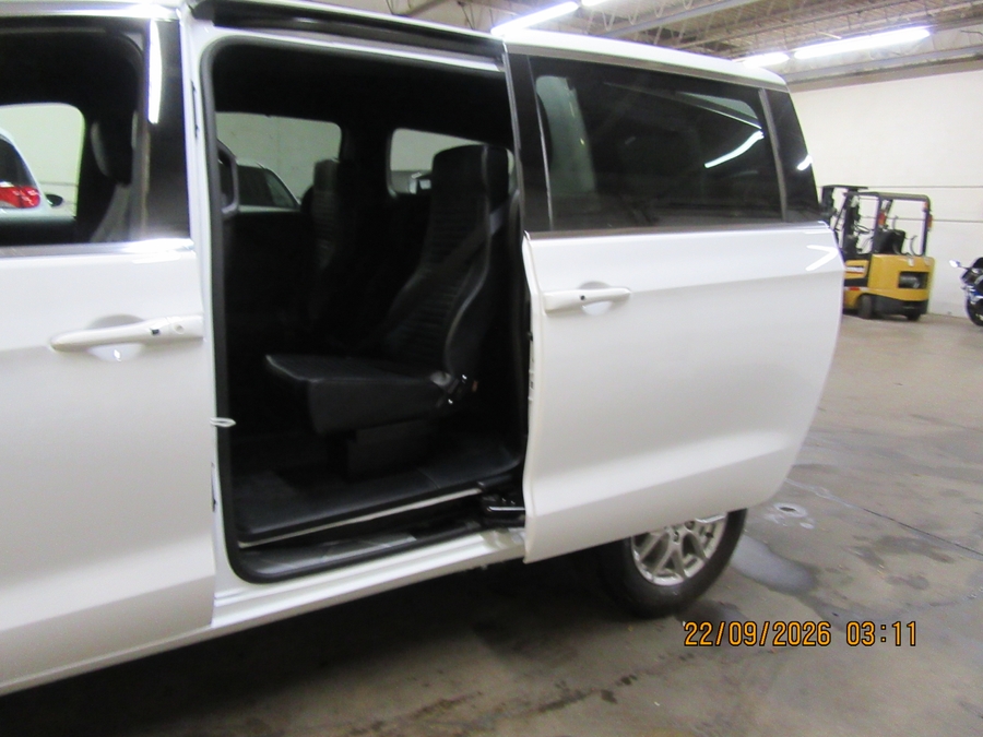 2026 Chrysler Voyager LX - Photo 7