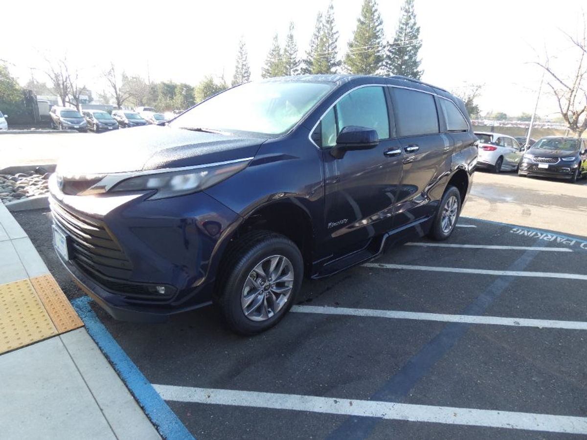 2025 TOYOTA SIENNA - Image 16