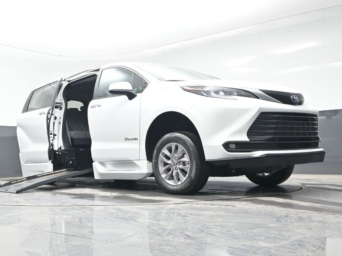 2025 TOYOTA SIENNA - Image 19