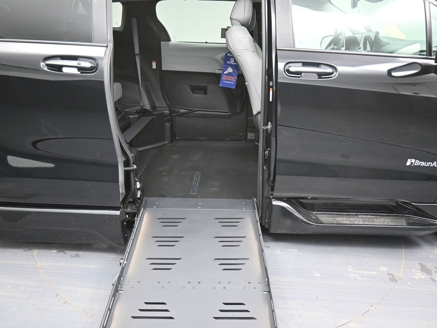 Black Toyota Sienna image number 11