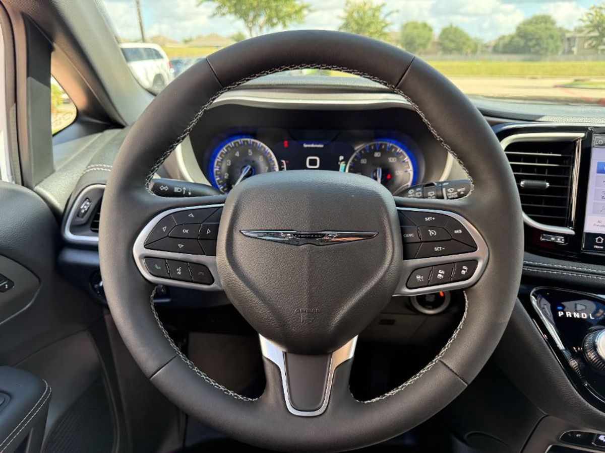 2025 CHRYSLER PACIFICA - Image 13
