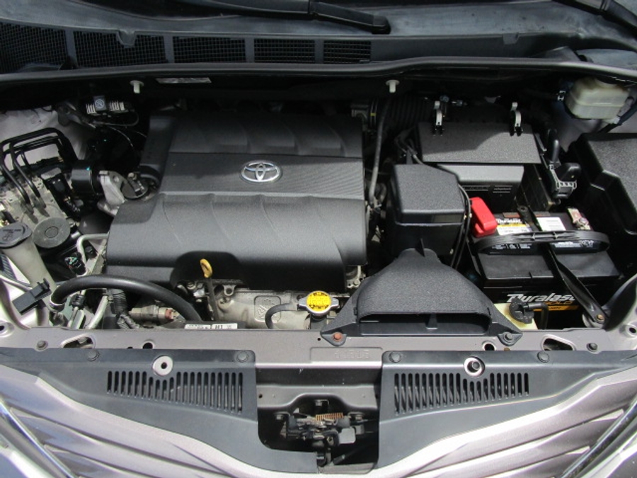 Used 2015 Toyota Sienna LE - FRE Rear Entry Entry Fold Out Manual Ramp