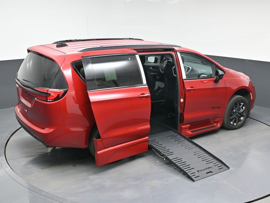 Red Chrysler Pacifica image number 24