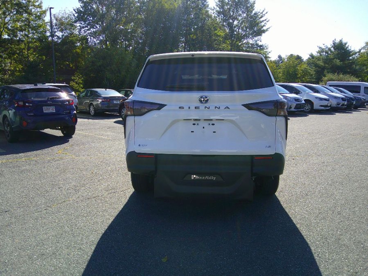 White Toyota Sienna image number 6