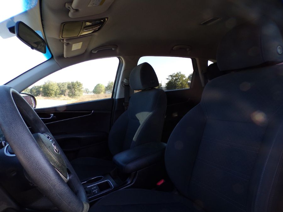 2020 KIA SORENTO - Image 11