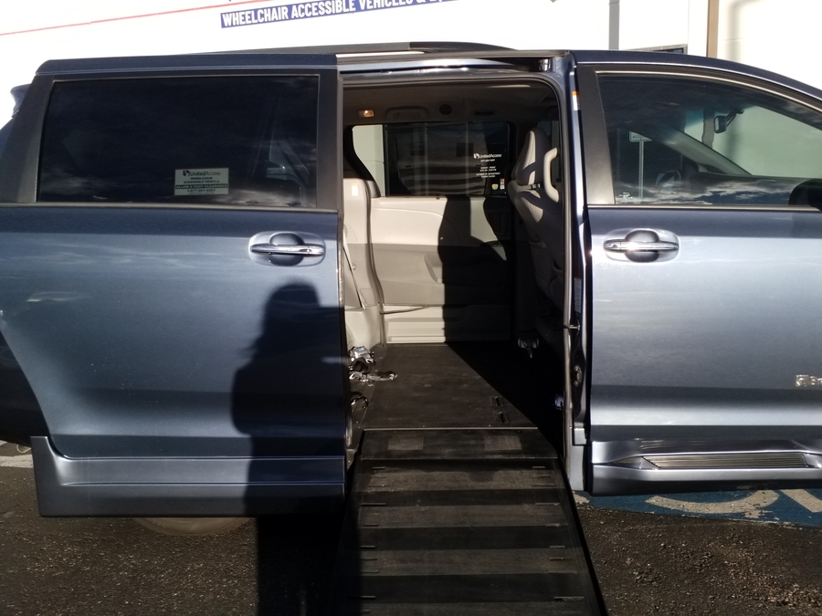 Used 2015 Toyota Sienna XLE - BraunAbility Side Entry In Floor Automatic Ramp