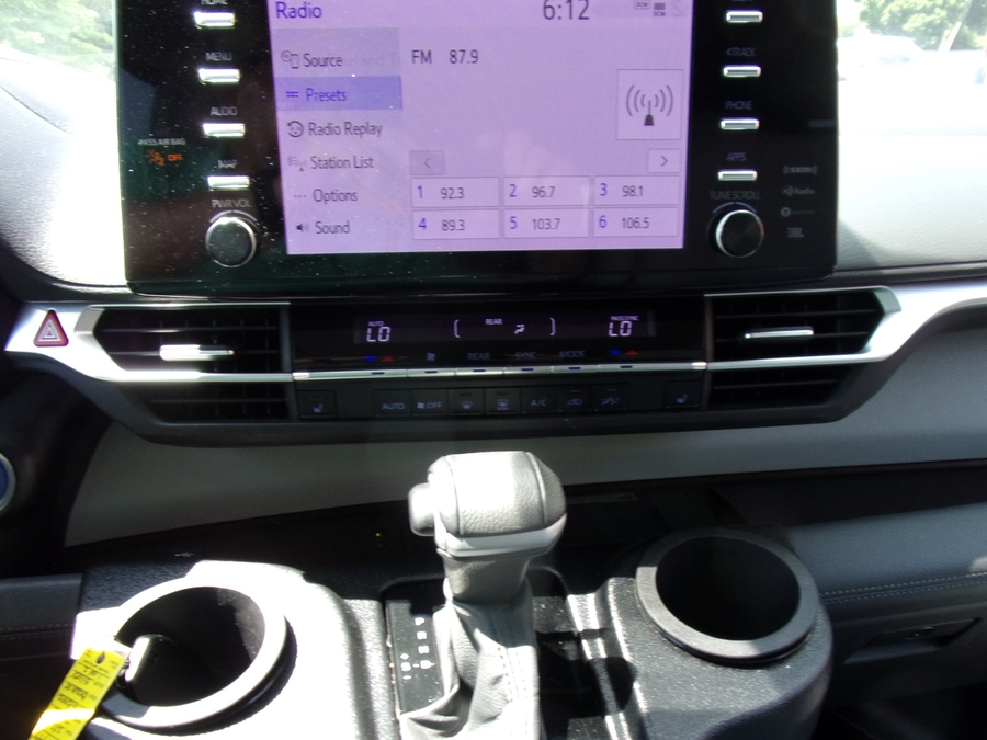 2023 Toyota Sienna XLE - Photo 12